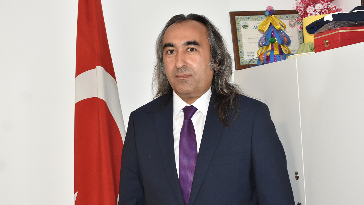 Gelecek Partisi İl Başkanı Aydoğmuş’tan Lüks Makam Aracı Tepkisi: “Millet Geçim Derdinde”