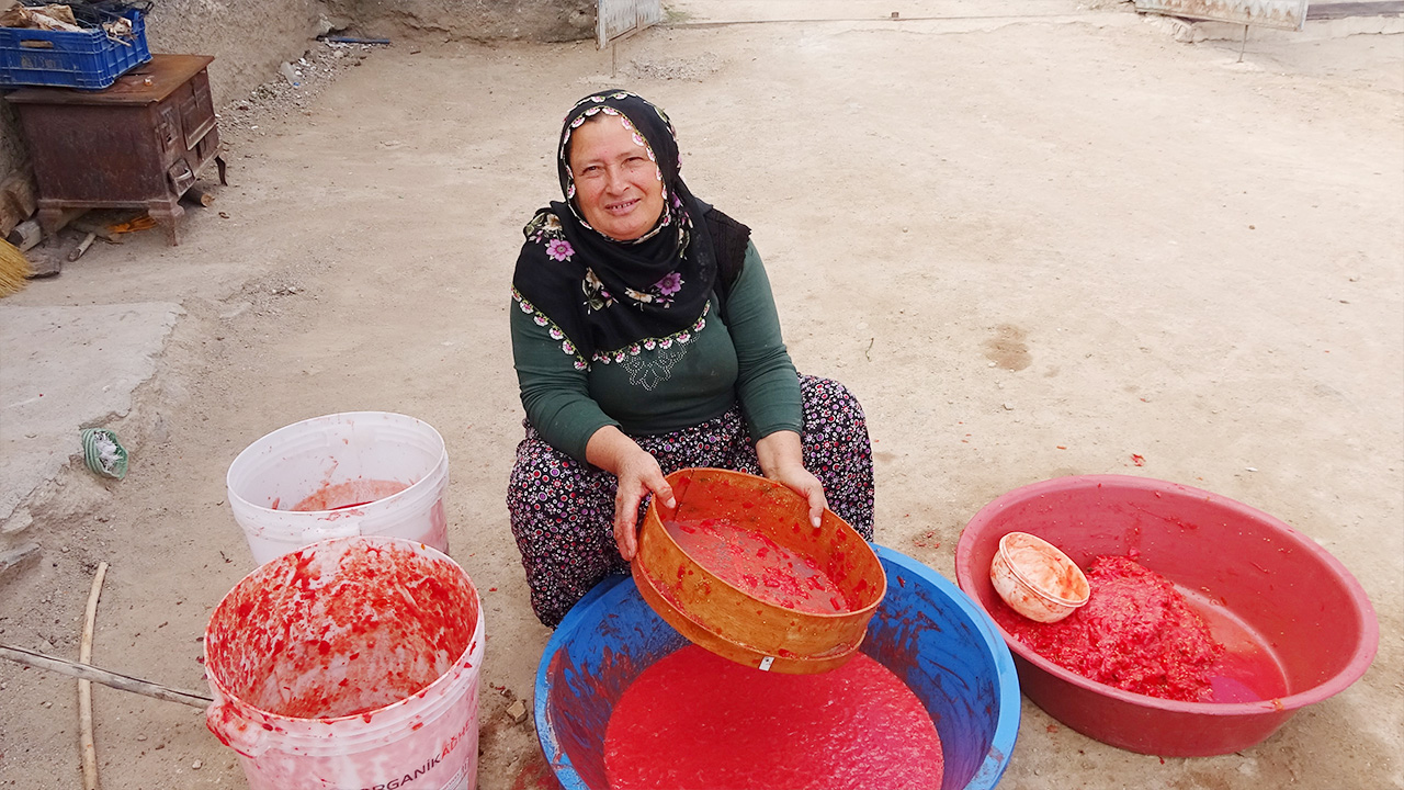 Sorgun’un Alcı Köyünde Kışa Hazırlık: Salça Kazanları Kaynamaya Başladı