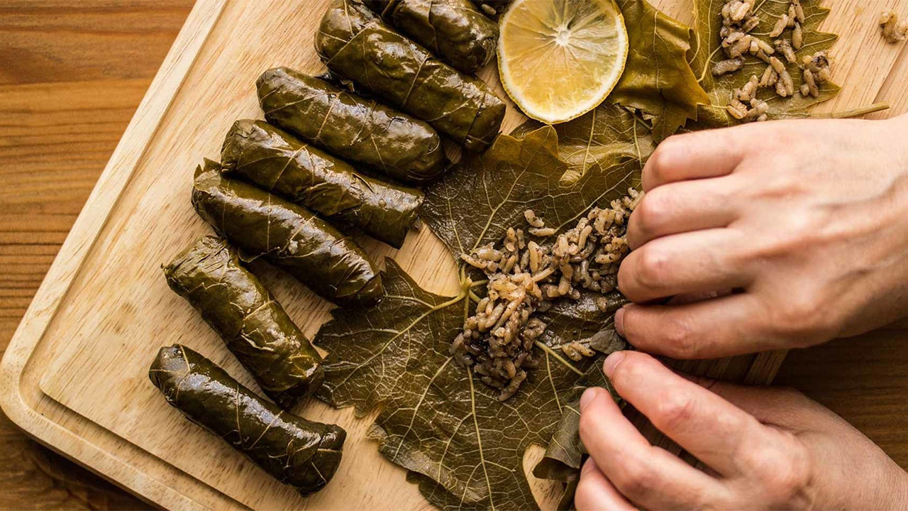Zeytinyağlı Yaprak Sarması Nasıl Yapılır