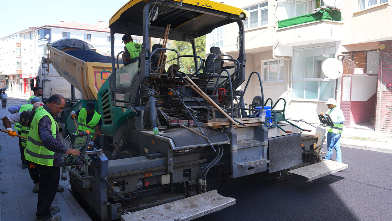 Gölbaşı Belediyesi Yol Çalışmalarını Aralıksız Sürdürüyor