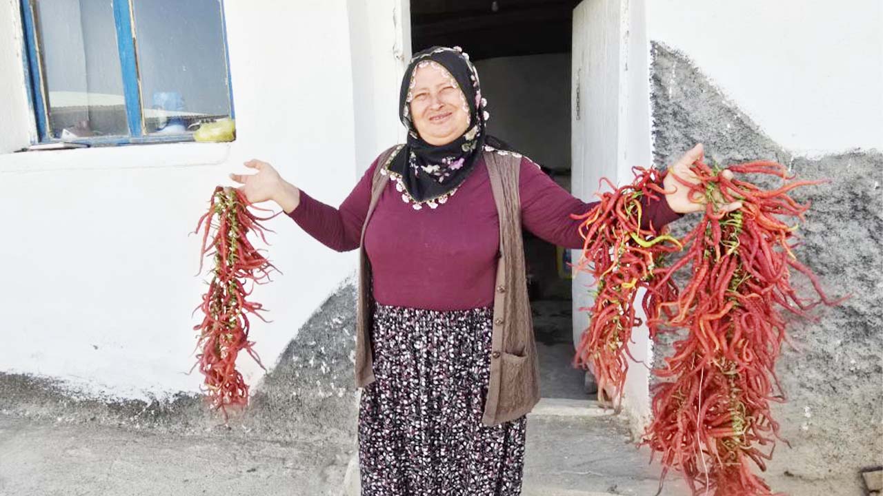 Yozgat’ta Kışa Lezzetli Hazırlık: Turşular Kuruldu, Biberler İpe Dizildi