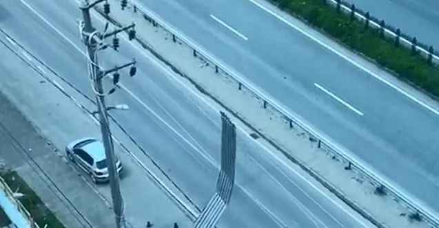 Rize’nin Pazar ilçesinde fırtına çatıları uçurdu