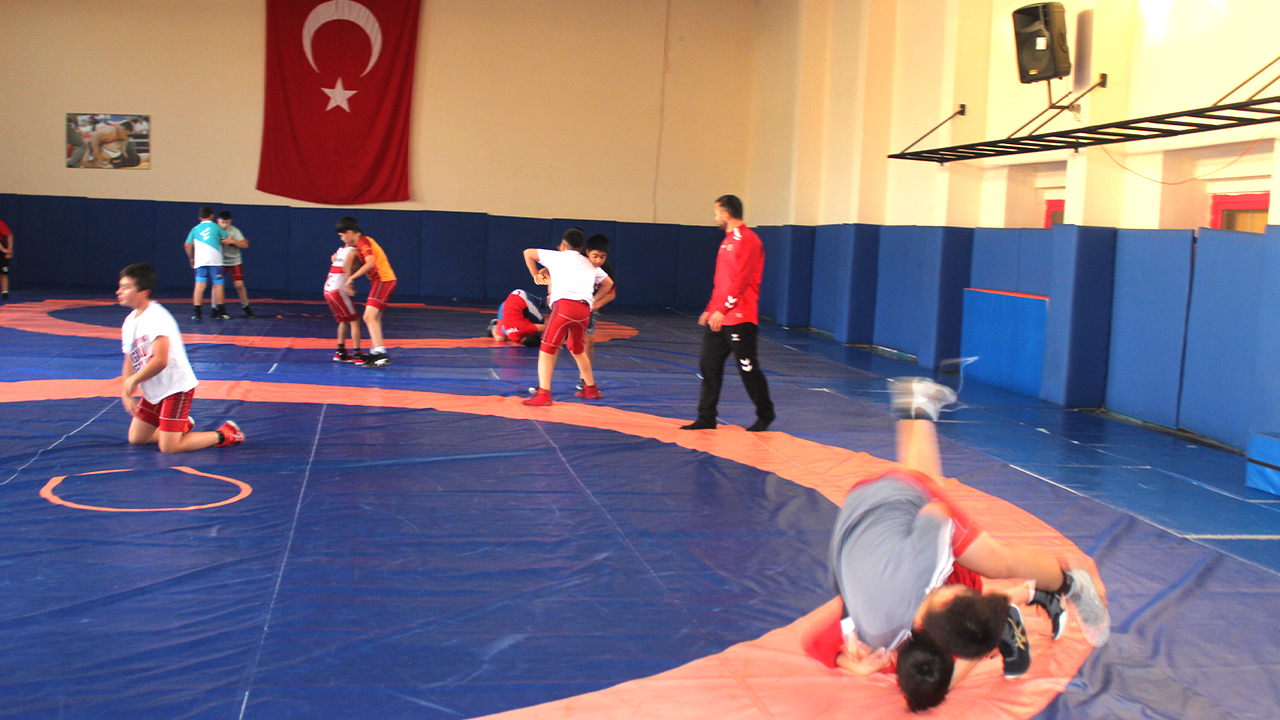 Yozgatlı Kardeş Güreşçilerden Gururlandıran Başarı Hikayesi