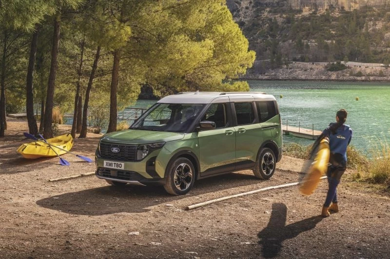 Yeni Ford Tourneo Courier, Doblo Fiyatına Aile Aracı Sunuyor