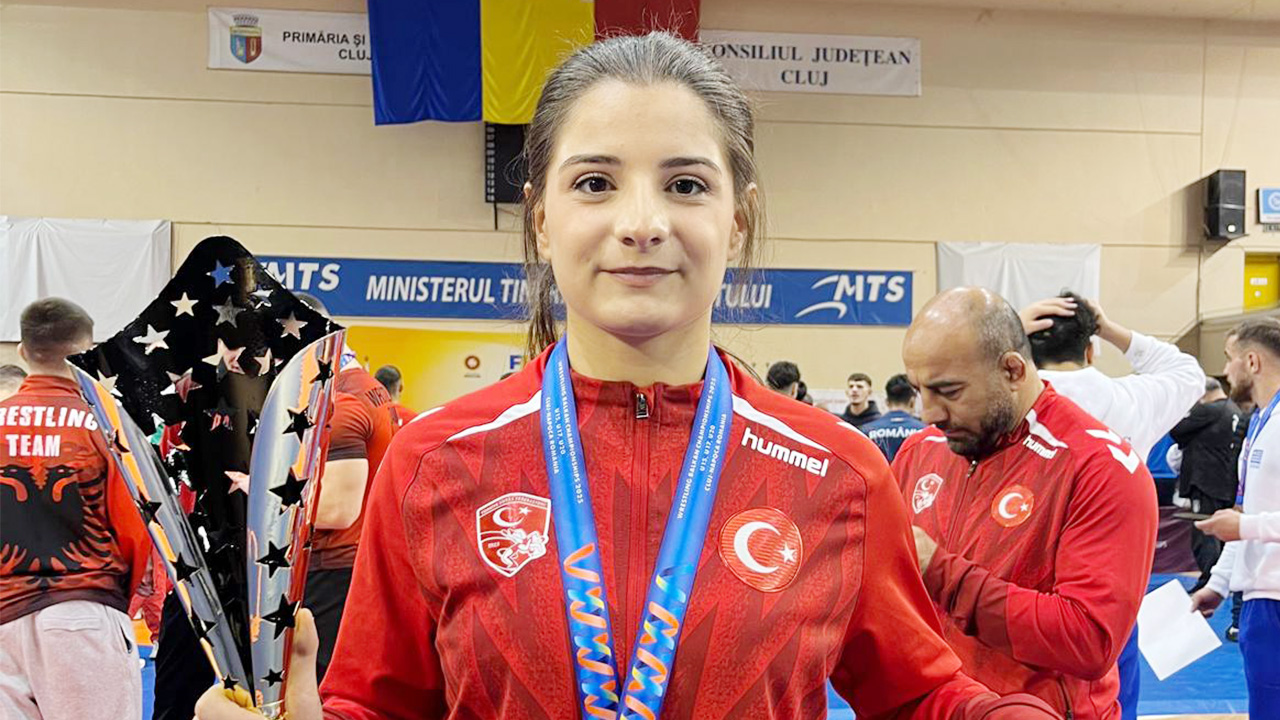 Kadın Güreşinde Türkiye’ye altın madalyayı Yozgatlı sporcu getirdi!