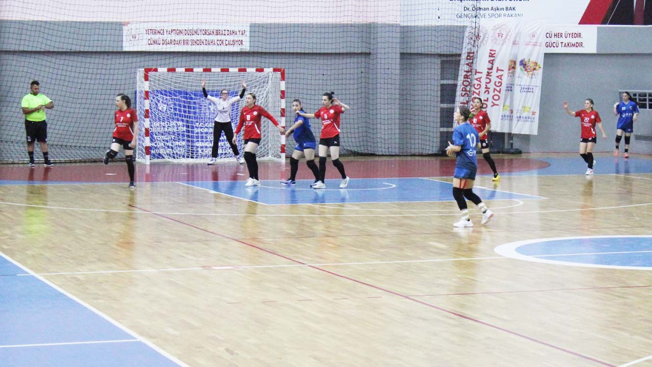 Yozgat Kız Hentbol Takımı Lige Mağlubiyetle Başladı