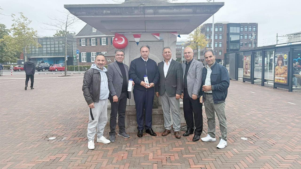Hollanda Yozgatlılar Federasyonu Başkanı Tahsin Özer, Çeşme Festivali’nde Hemşehrilerle Buluştu