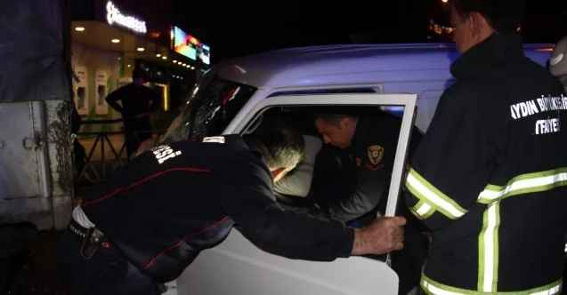 Sıkıştığı araçtan uzun uğraşlar sonucu kurtarılan sürücü hastaneye gitmemek için yalvardı