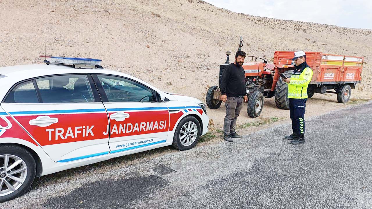 Yozgat’ta Jandarma’dan Traktör Sürücülerine Sıkı Denetim!
