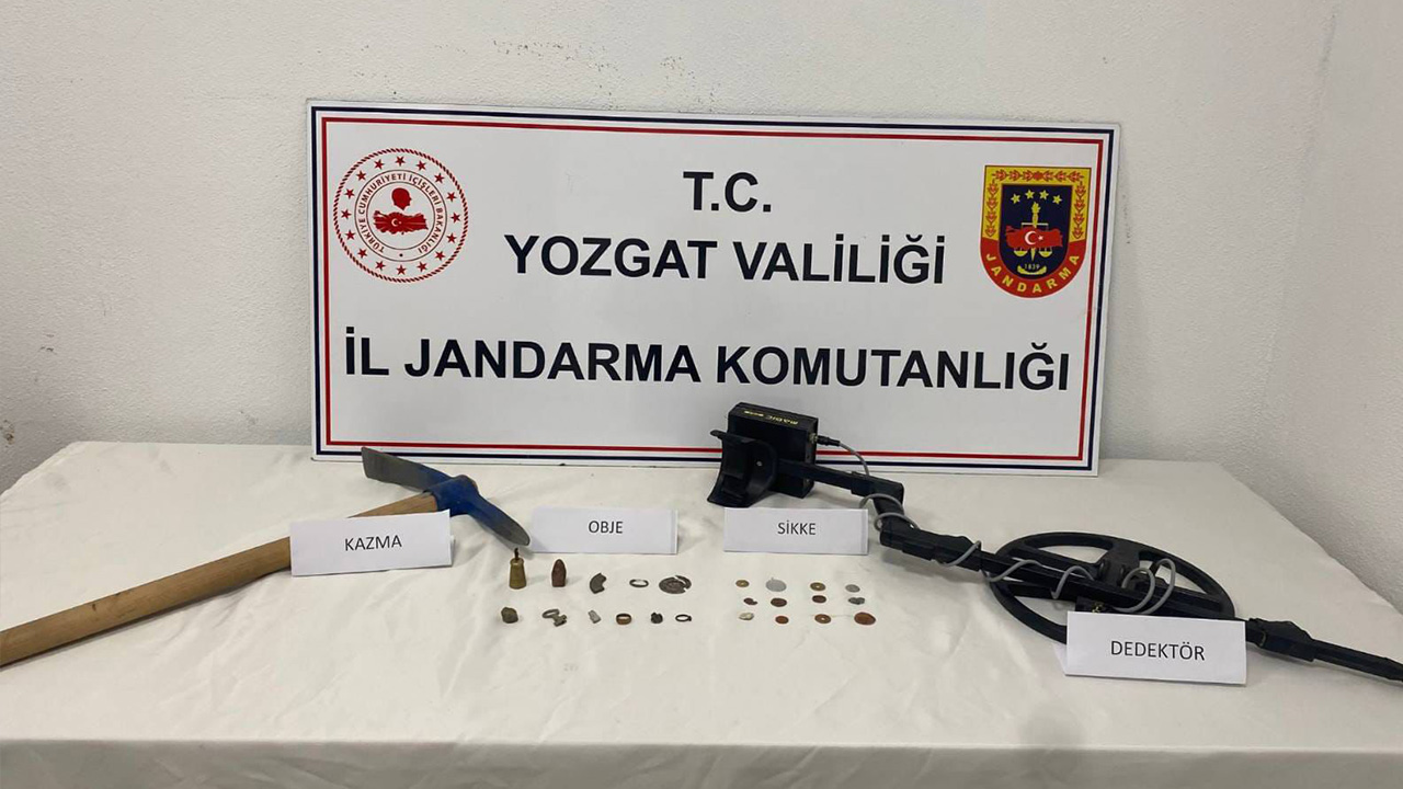 Akdağmadeni’nde Kaçak Kazıya Suçüstü: Jandarma Defineciyi Cihazla Yakaladı