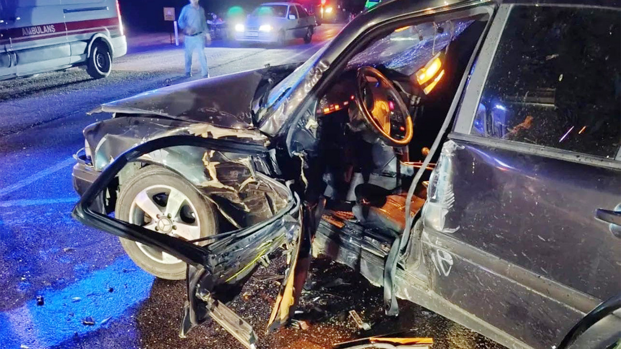 Son dakika!Yozgat'ta iki otomobil çarpıştı işte bilanço!