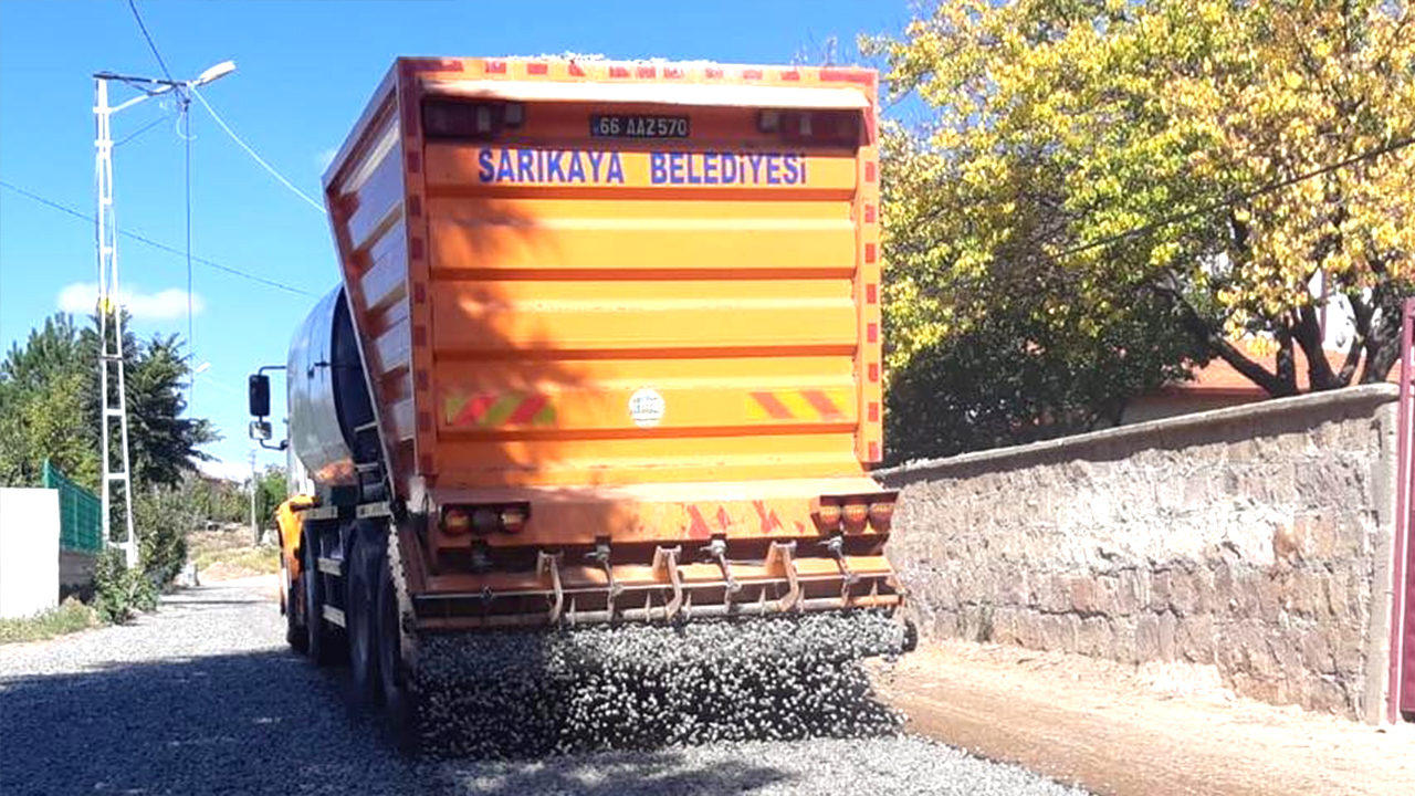 Sarıkaya’da Yol Yenileme Çalışmaları Hız Kesmiyor