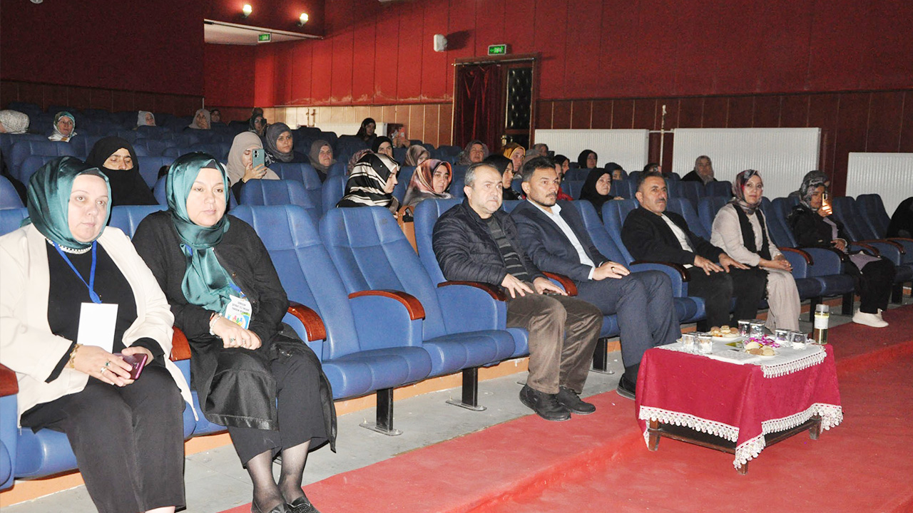 Sorgun’da “Aile” Konulu Konferans: Dünya ve Ahiret Mutluluğunun Anahtarı Ailede Saklı
