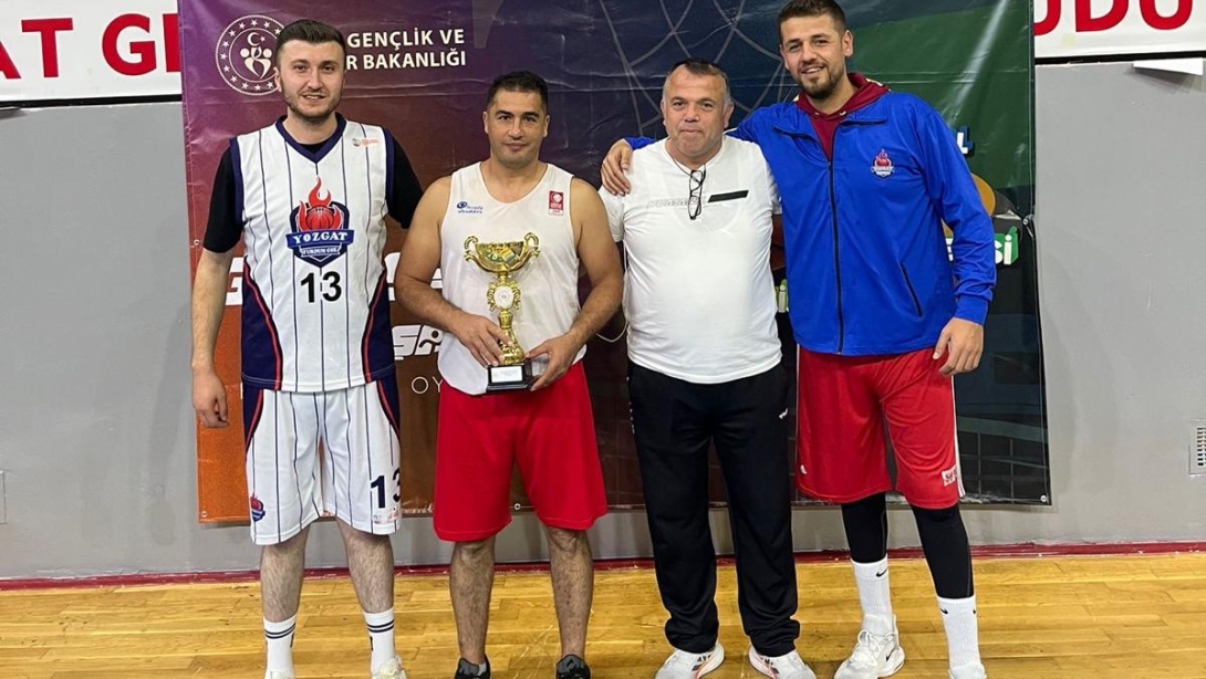 Yozgat'ta düzenlenen Kamu Spor Oyunlarının şampiyonu oldu