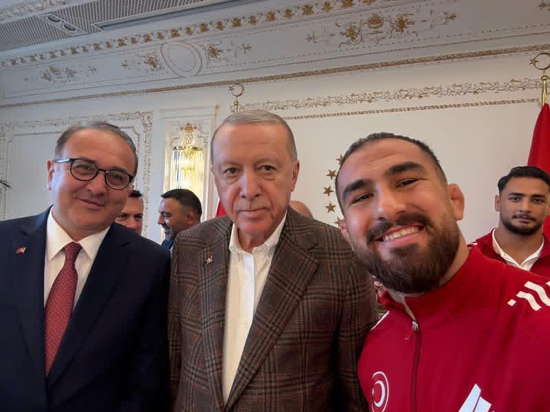 Cumhurbaşkanı Recep Tayyip Erdoğan Yağlı Güreş Şampiyonlarını Kabul Etti