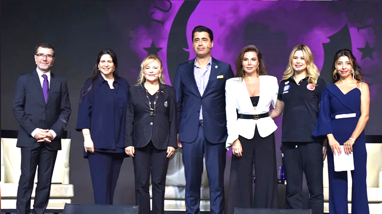 Yılın İlham Veren Sanatçısı Ebru Yaşar’dan Filistin’e Yürekten Mesaj