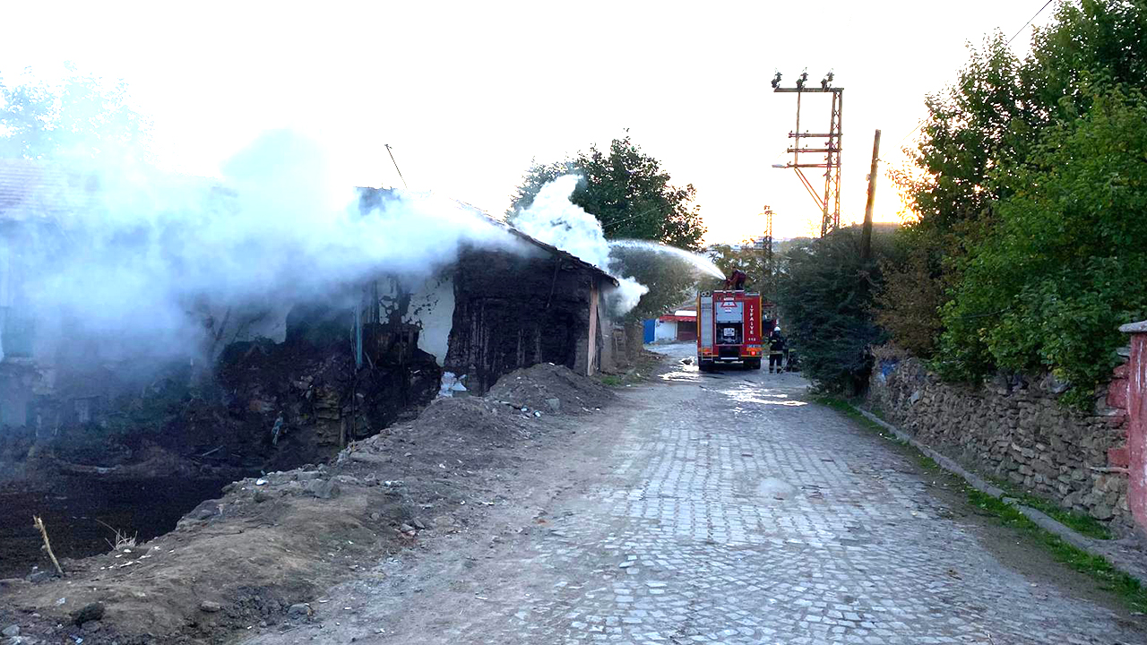 Yozgat Eskipazar Mahallesi’nde Korkutan Yangın: Boş Ev Kül Oldu