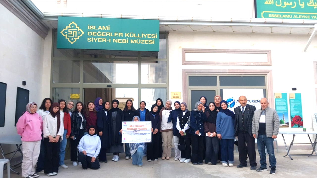 Ayşe Ilıcak Kız Anadolu İmam Hatip Lisesi’nden Milli ve Manevi Değerlere Yolculuk Etkinliği