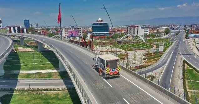 Sokağa çıkma kısıtlamasında yol çizgileri yenilendi