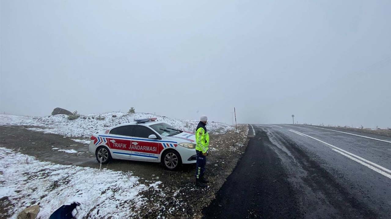 Yozgat’ta Kar Yağışı Denetimleri Hızlandırdı: Jandarma Sahada!