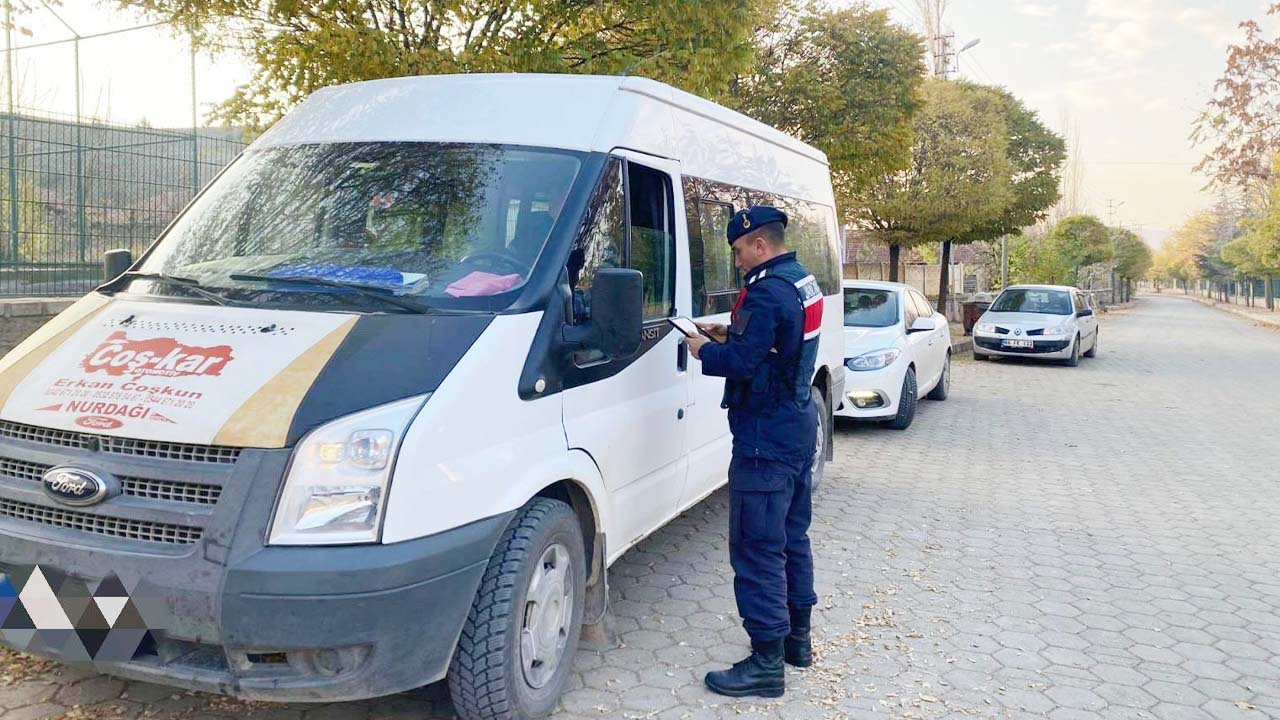Yozgat’ta Jandarma Okul Servis Araçlarını Denetledi