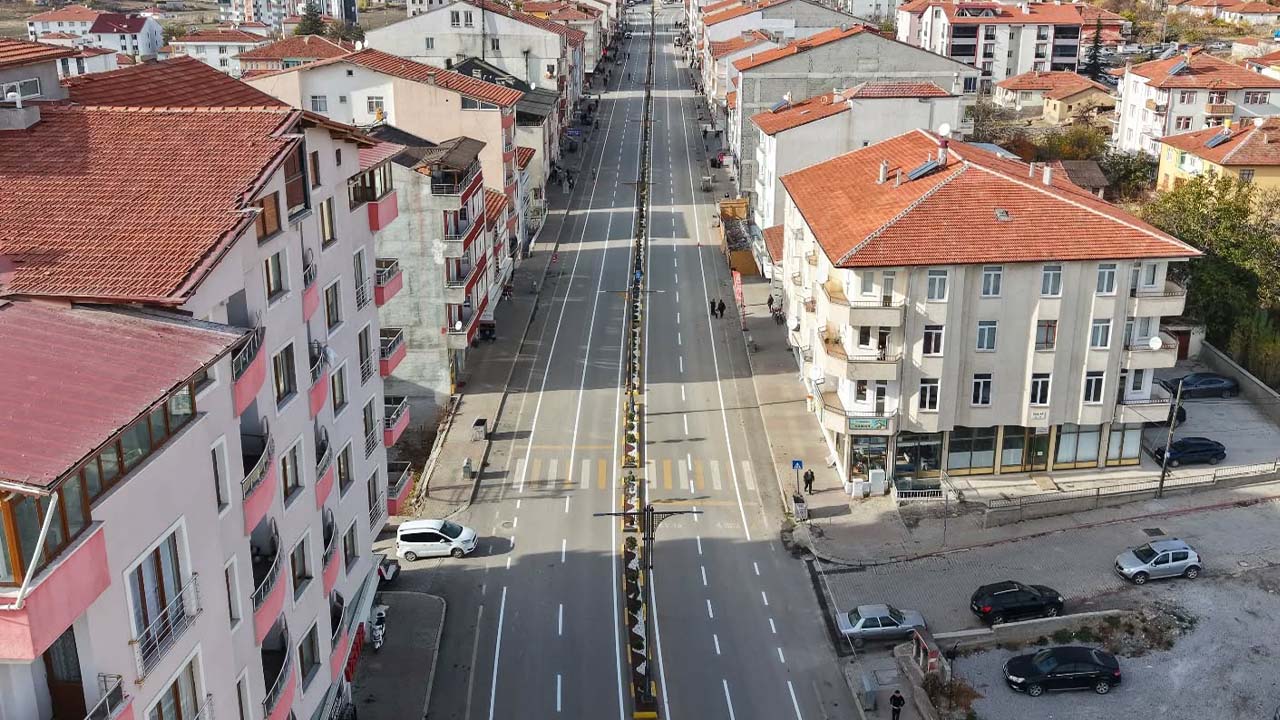 Çekerek’te Ana Caddelerde Yol Çizgileri Yenilendi: Trafik Daha Güvenli