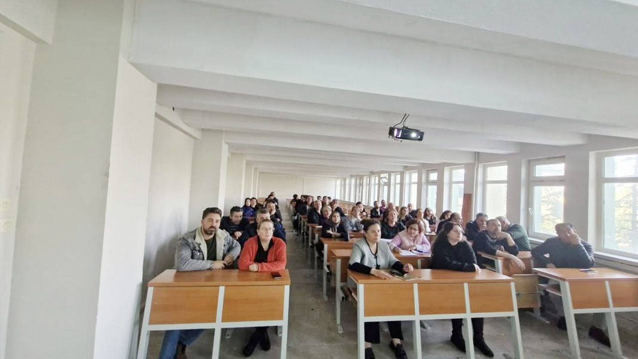 Yozgat Meslek Yüksekokulu yeni değerlendirme sistemi için bilgilendiriliyor. Anketler 3 Aralık’a kadar!