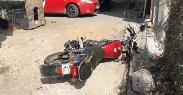 Otomobil motosiklete çarptı: 2 yaralı