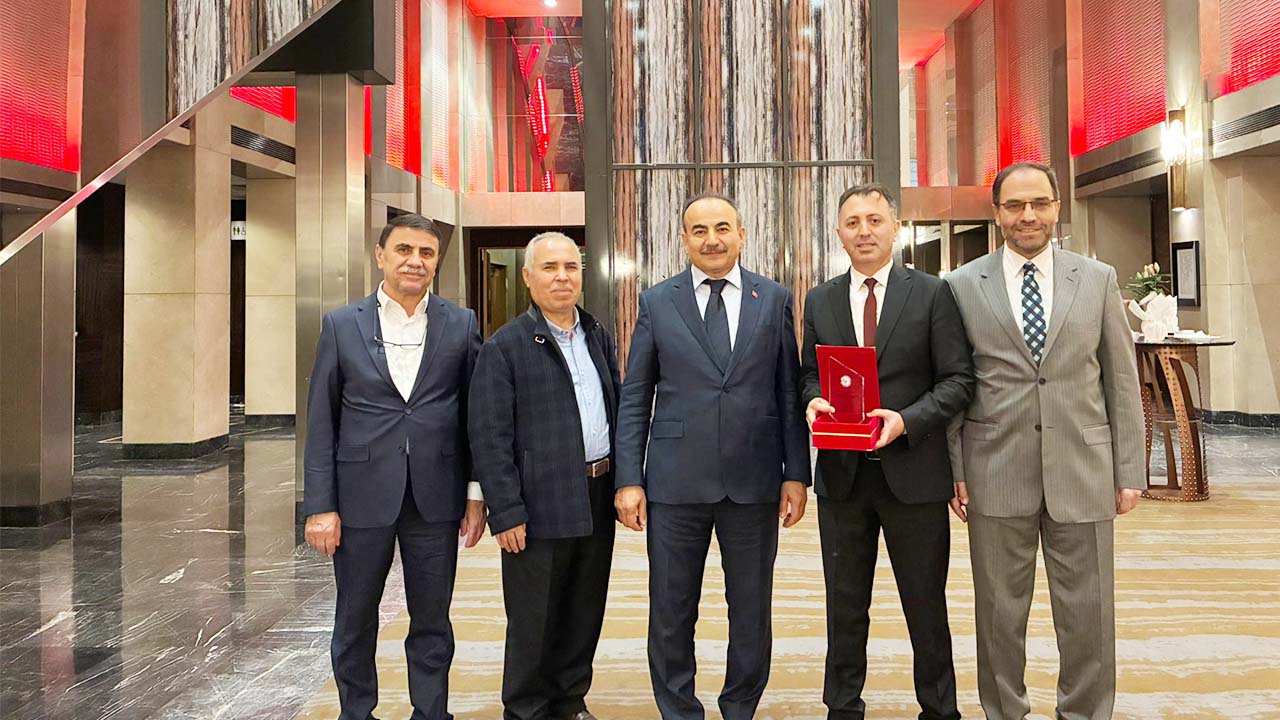 Yozgatlı Bilim İnsanı Prof. Dr. İsmail Öçsoy’a Bilim Ödülü