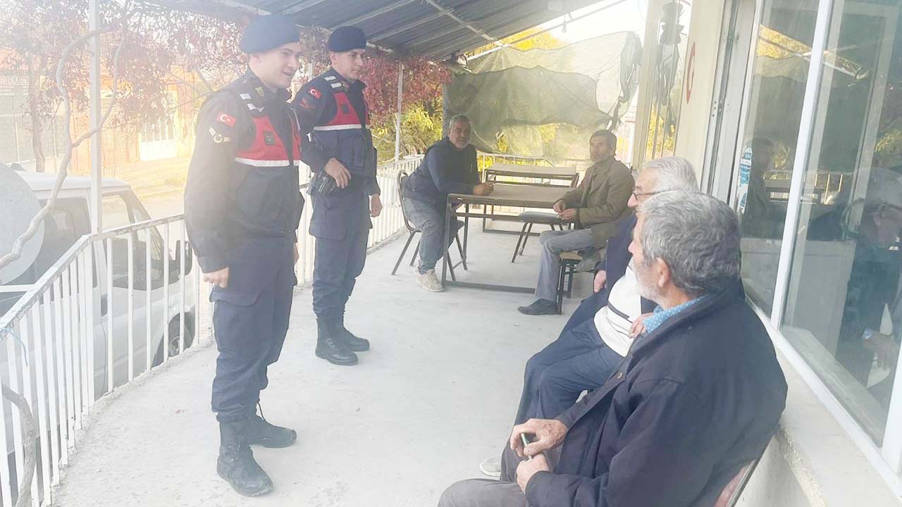 Jandarmada Yenifakılı’da: Dolandırıcılara Geçit Yok!