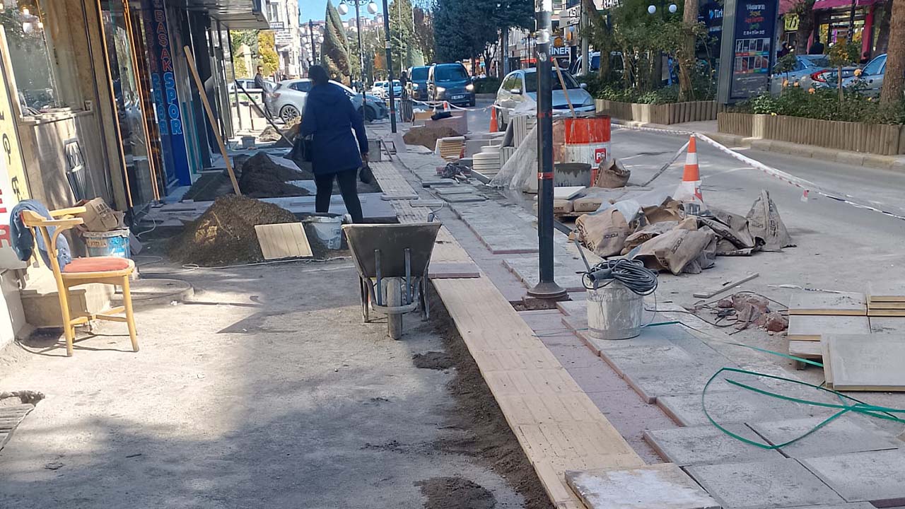 Yozgat’ta Kaldırımlar Yenileniyor: Lise Caddesi Yenileniyor