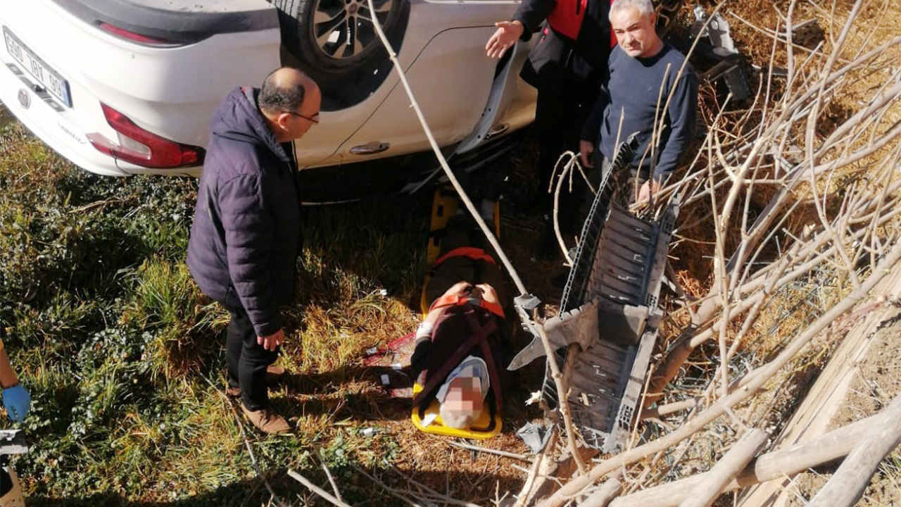 Yozgat'ta korkutan kaza! Araç kanala uçtu Tüm detaylar haberimizde..