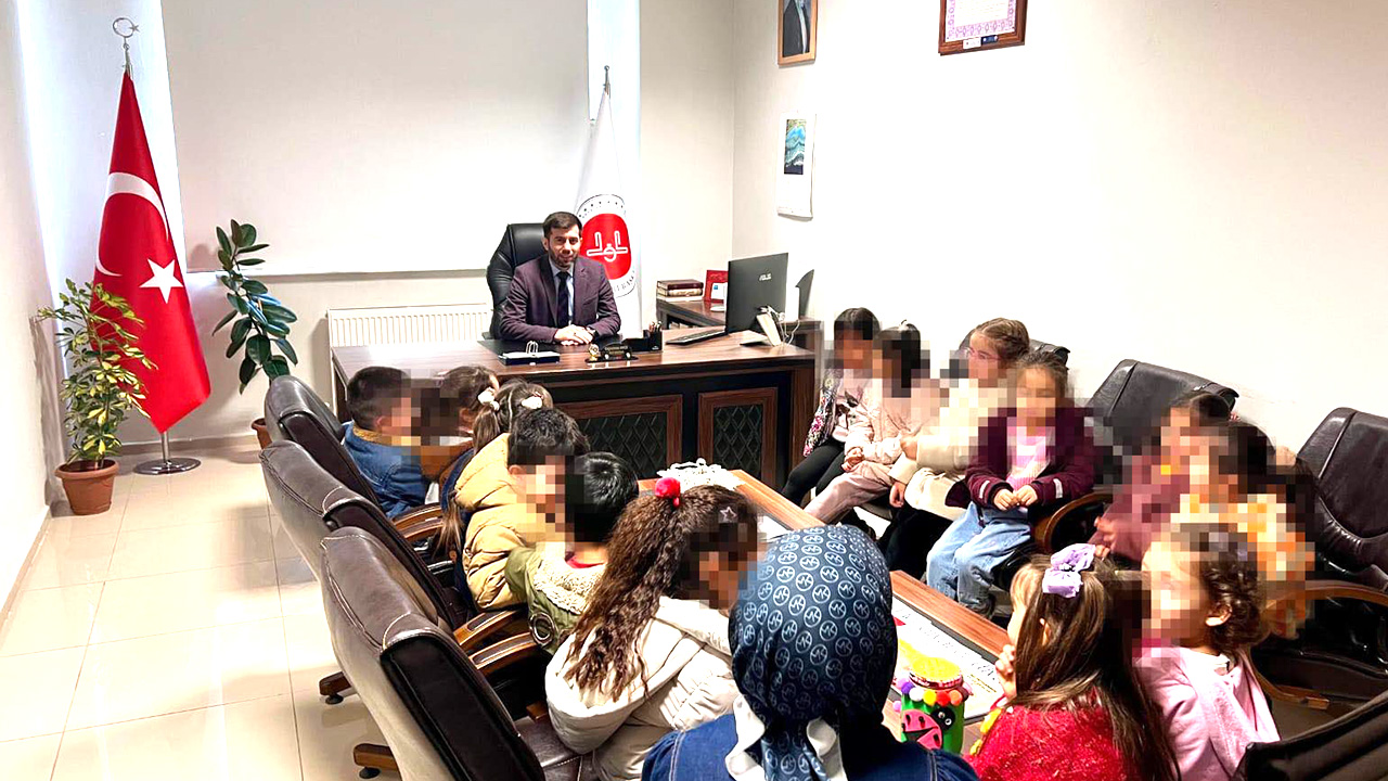 Yozgat'ın Şefaatli İlçesinde Miniklerden Alkışlanacak Davranış