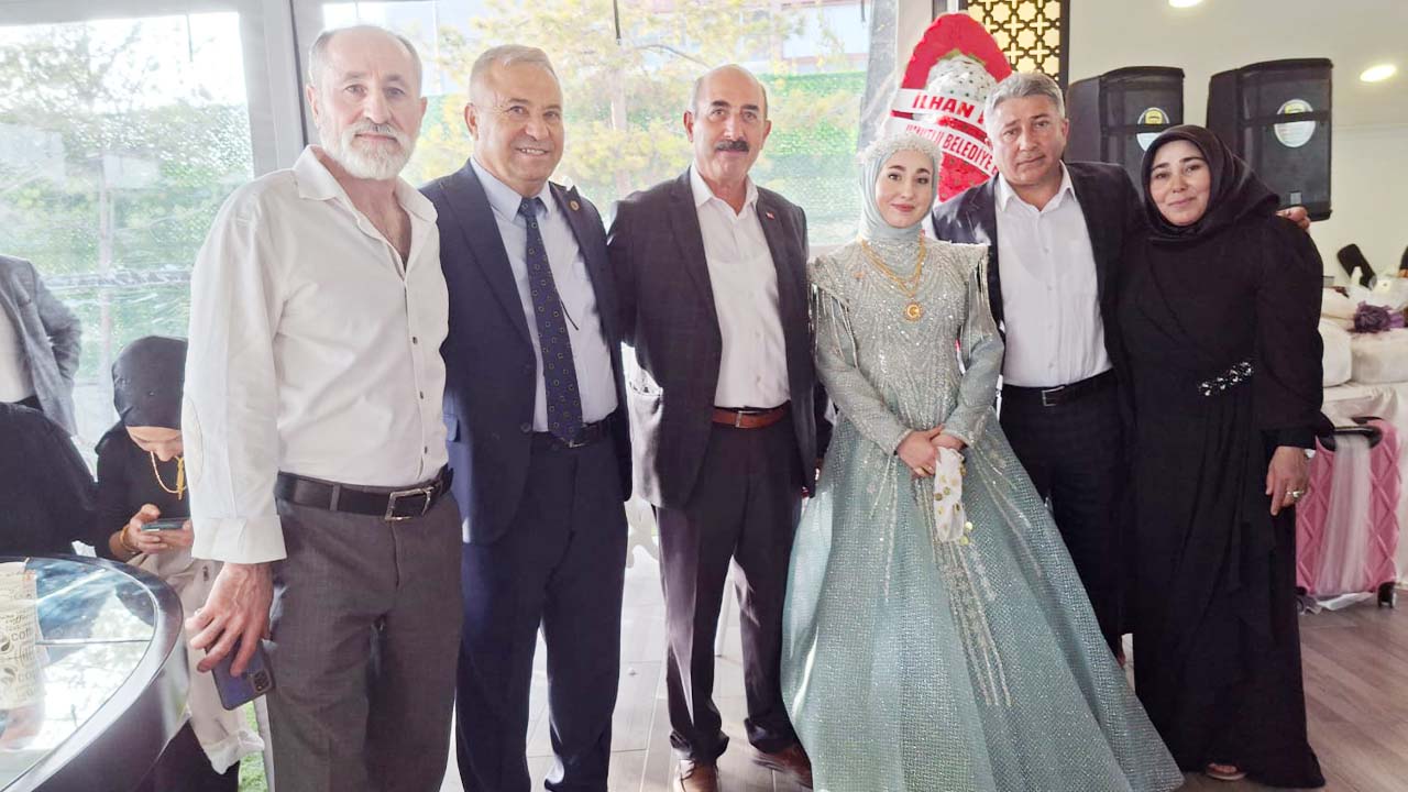 Çamlık Gazetesi Köşe Yazarı, Şair ve Yazar Semiha Aras Bora’nın Mutlu Günü