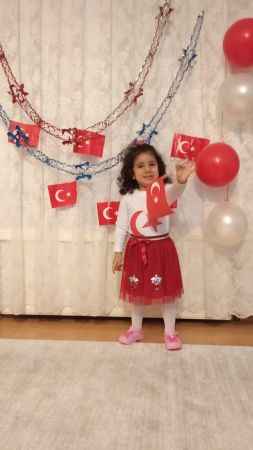 23 Nisan Coşkusu evlerde