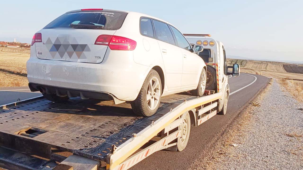 Yozgat’ta Aranan Araç Jandarmadan Kaçamadı: Trafikten Men Edildi