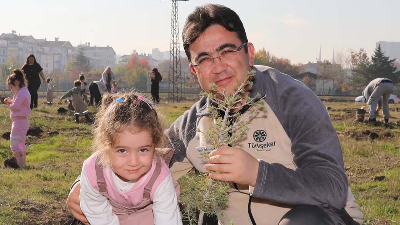 Türkşeker’den Çocuklara Yeşil Miras: 90 Minik Öğrenci Fidan Dikti