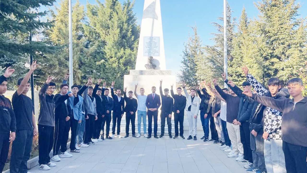 Yozgat’ta Gençler Şehitleri Dualarla Andı