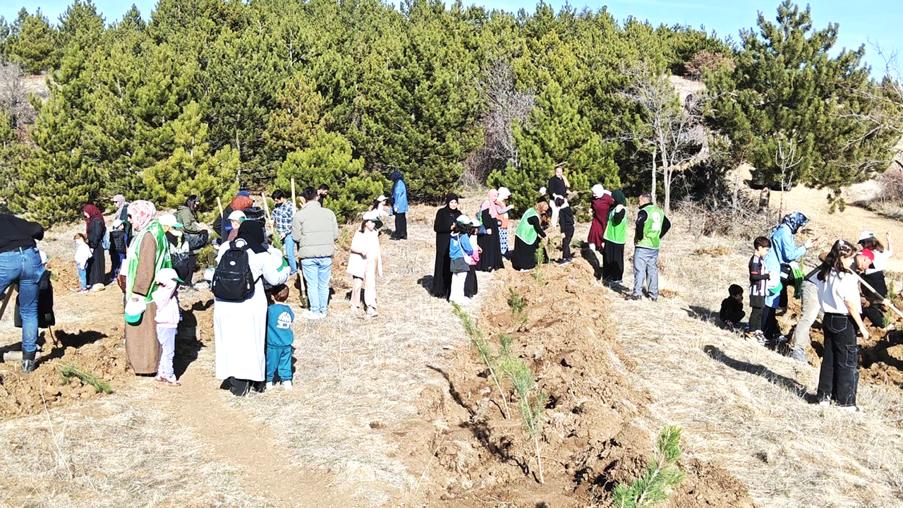 Yozgat İHH’den Dünya Çocuk Hakları Günü Etkinliği: Çocuklarla Fidan Dikildi ve Balonlar Uçuruldu