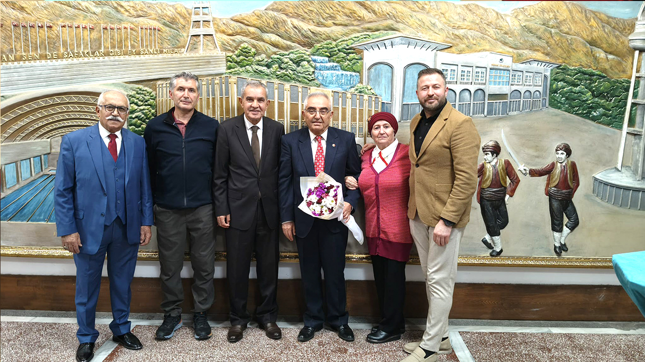 Yozgatlı Dernekler Federasyonu Genel Sekreteri Hikmet Selvi’ye Üstün Hizmet Ödülü