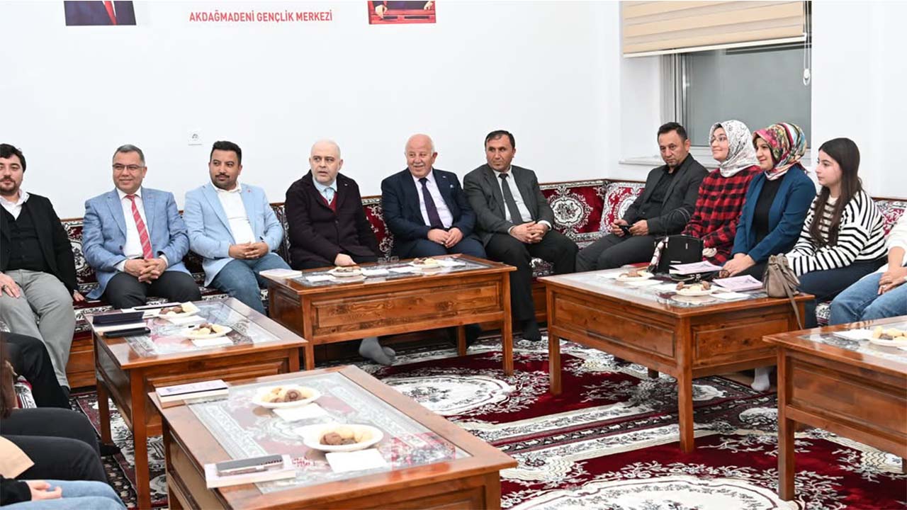 Akdağmadeni Okuma Kulübü’nden Edebiyat Dolu Buluşma