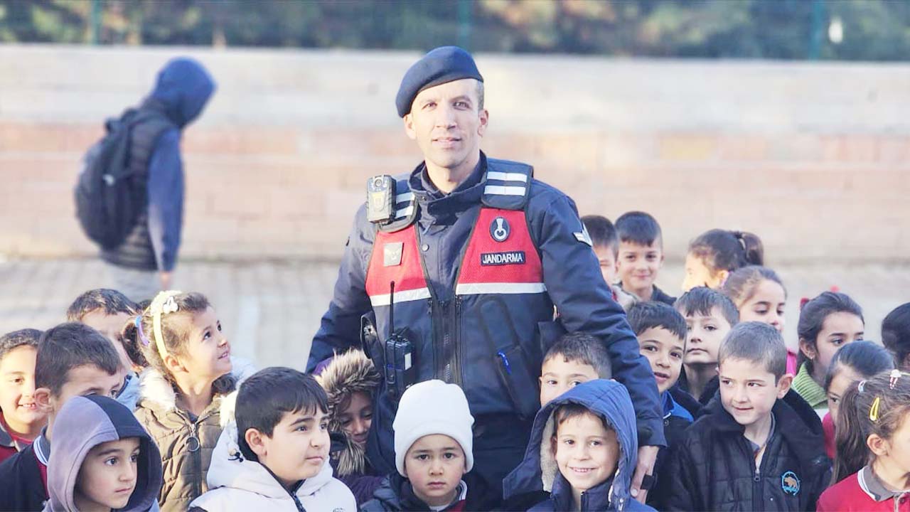 Akdağmadeni’nde Çocukların Güvenliği İçin Kritik Adım: Jandarma Sahada