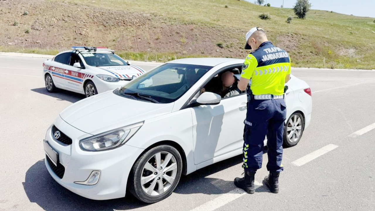 Akdağmadeni'nde ehliyetsiz araç kullandı! Hem ceza yedi hem de…