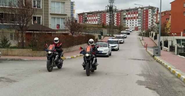 Emniyet ekipleri çocukların 23 Nisan coşkusuna ortak oldu