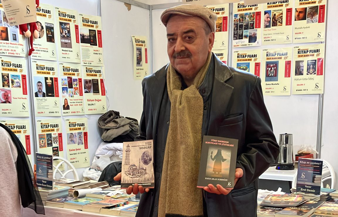 Yozgatlı yazar, iş insanı, tarım uzmanı ve siyasetçi Hasan Aslan Nurdoğdu TÜYAP'ta