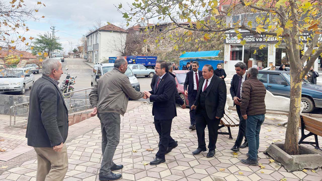 AK Parti'den Aydıncık'a çıkarma: Teşkilat, esnaf, vatandaş bir arada..