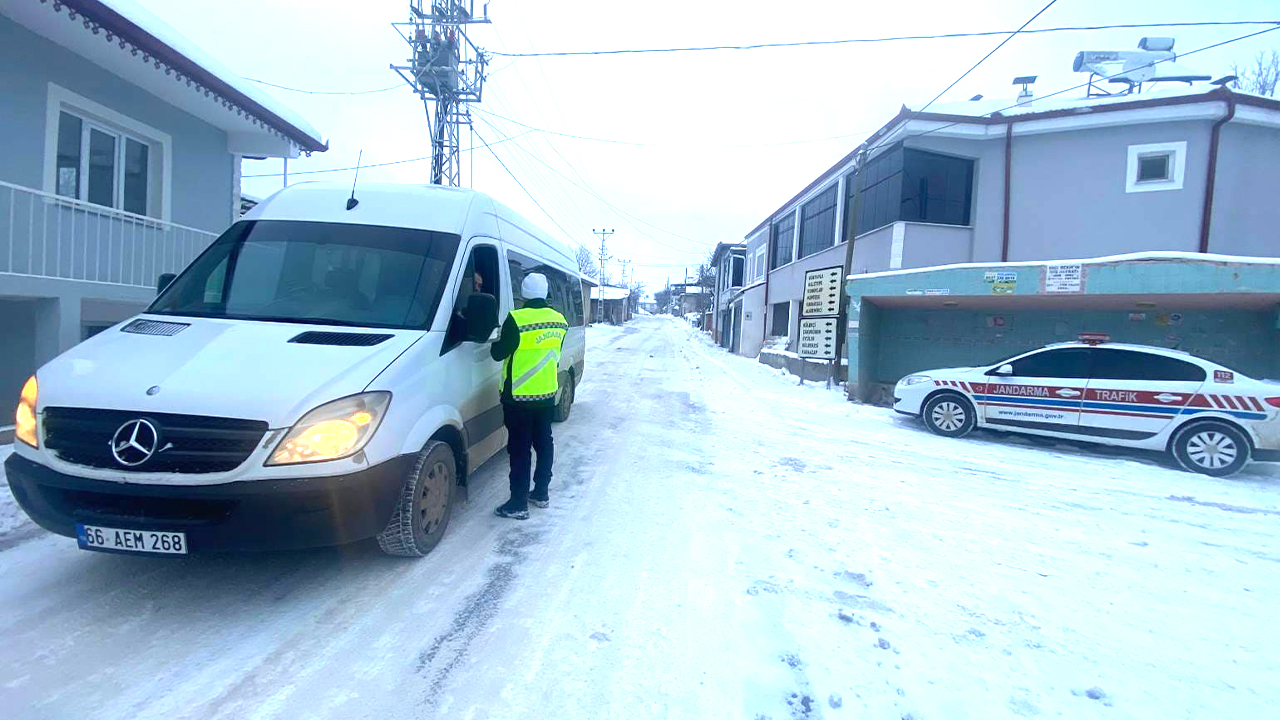 Yozgat’ta Kar Yağışı ve Buzlanma Uyarısı: Yol Kontrolleri Aralıksız Sürüyor