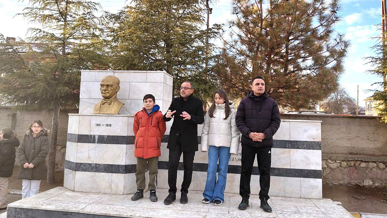 Yozgat Boğazlıyan’da Örnek Davranış: Öğrenci Bulduğu Altın Künyeyi Teslim Etti