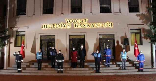 Yozgat Belediye Başkanı Köse ve belediye çalışanları İstiklal Marşı’nı okudu