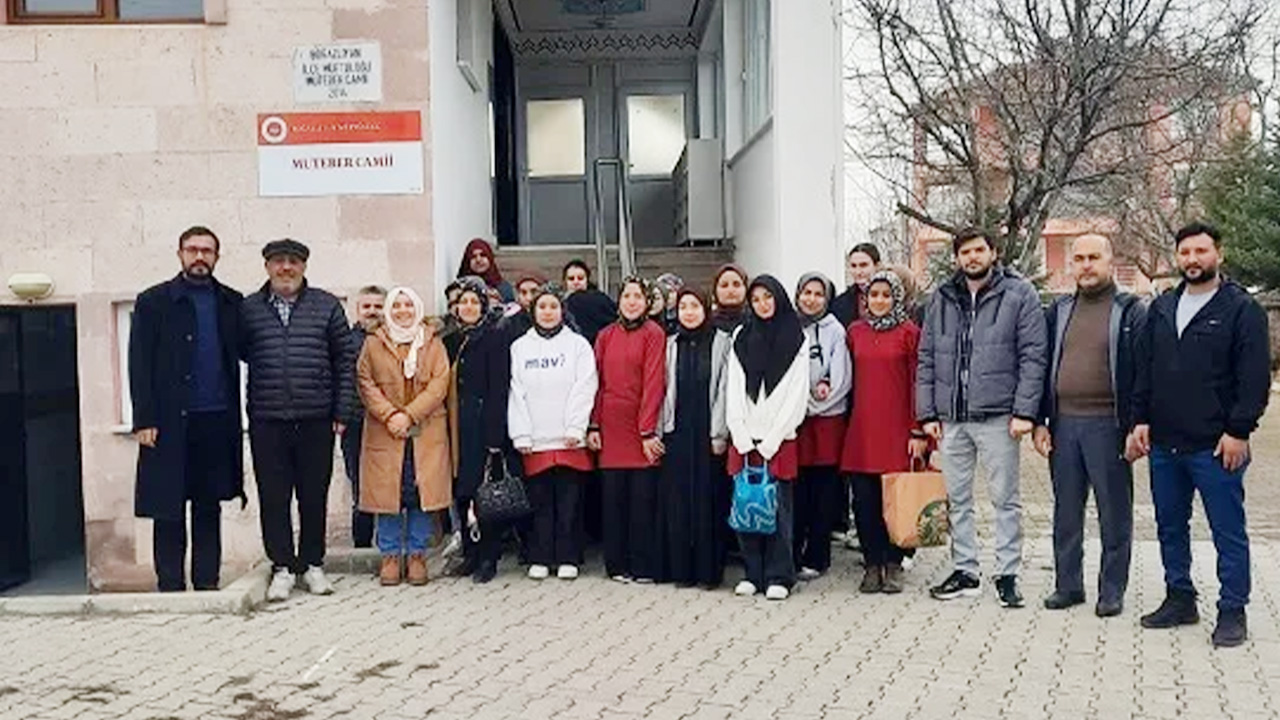Yozgat’ın Boğazlıyan İlçesi’nde gençler namaza sahip çıktı!